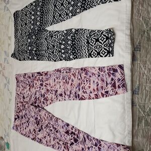 Bundle of 2 leggings size L flirtitude and ultra flirt
